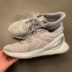 Lululemon • Blissfeel Sneakers